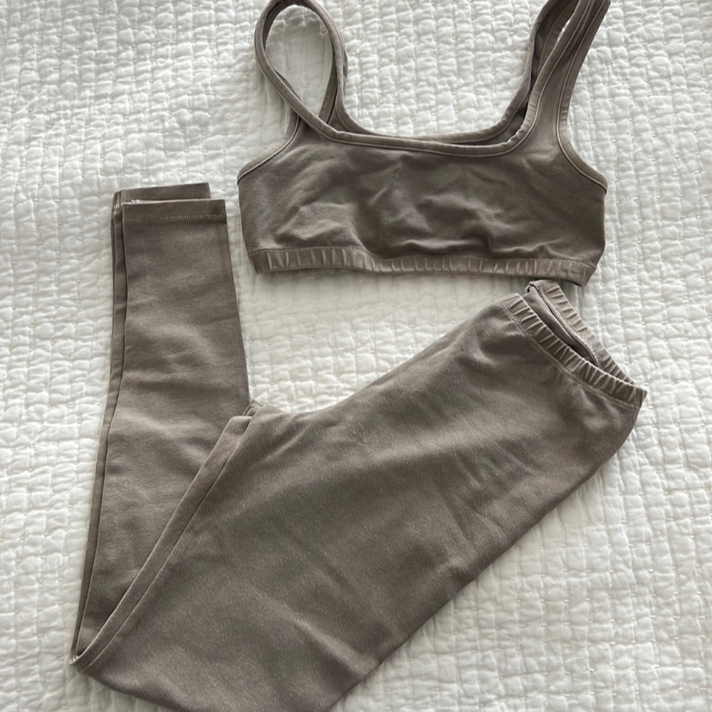 Skims Outdoor Basics - Leggings & Bralette